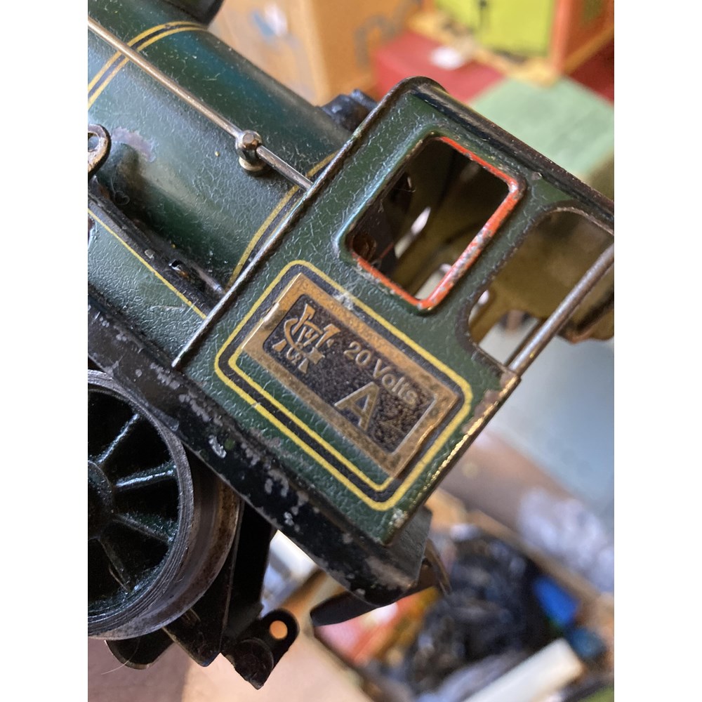 Marklin/Gamages electric 0-4-0 locomotive and tender in green Image