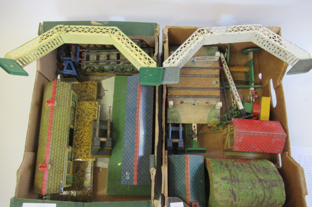 Hornby trains trackside accessories including No2 station Image