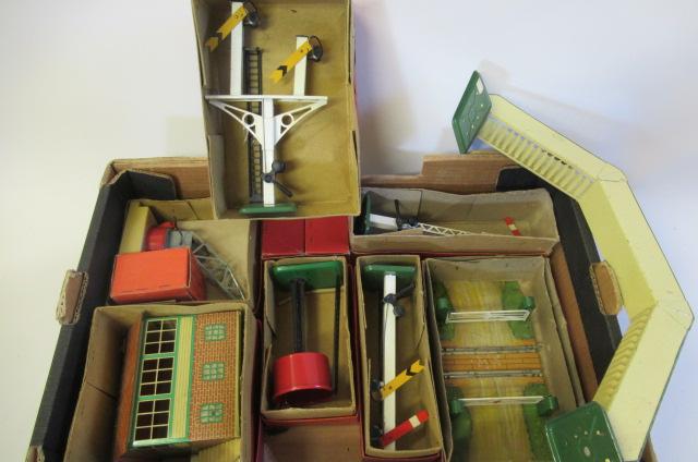Post war Hornby trackside accessories including signal box Image