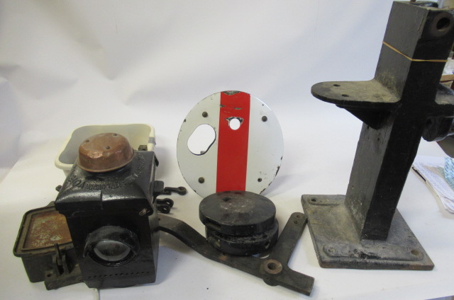 B.R. (Eastern) Ground Disc Signal with lamp Image