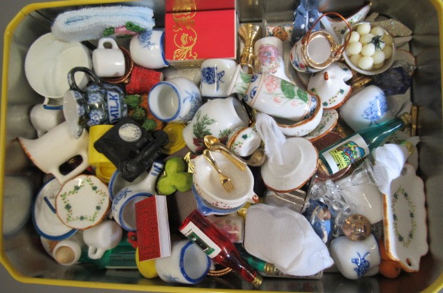 A large Georgian style dolls house Image