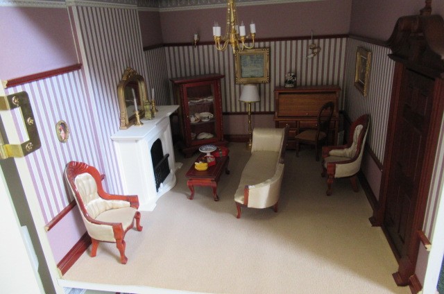 A large Georgian style dolls house Image