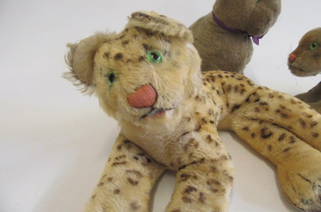 Two Steiff leopards Image