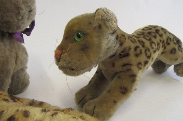 Two Steiff leopards Image