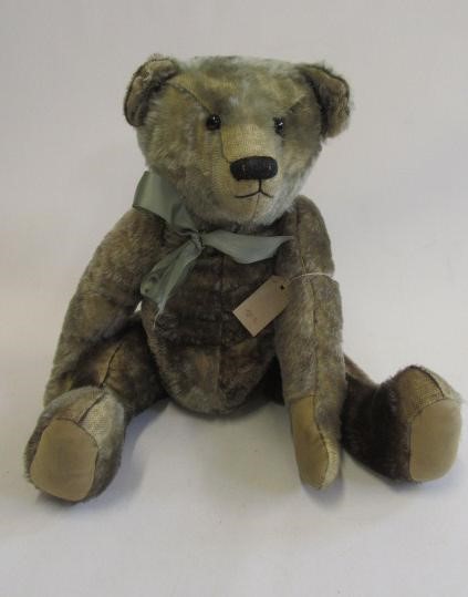 An early shoe button eyed teddy Image