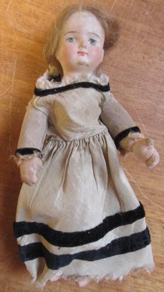A collection of fourteen national costume and other small dolls including a Victorian German bisque Image