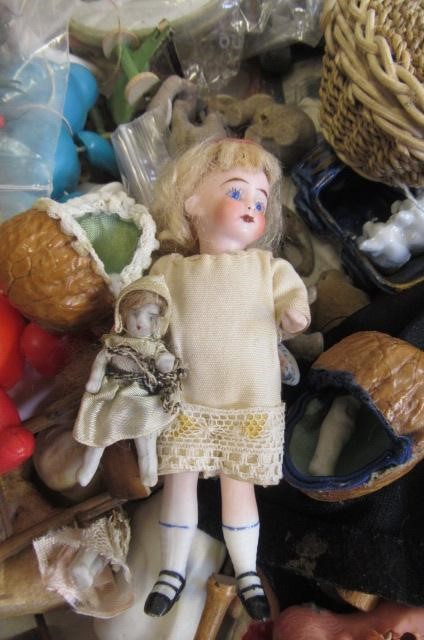 A large quantity of dolls Image