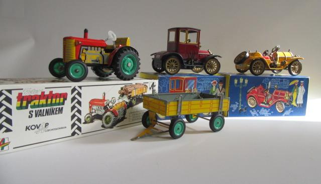 Modern issue clockwork tin vehicles comprising tractor and trailer Image