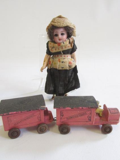 A Kammer & Reinhardt bisque socket head doll Image