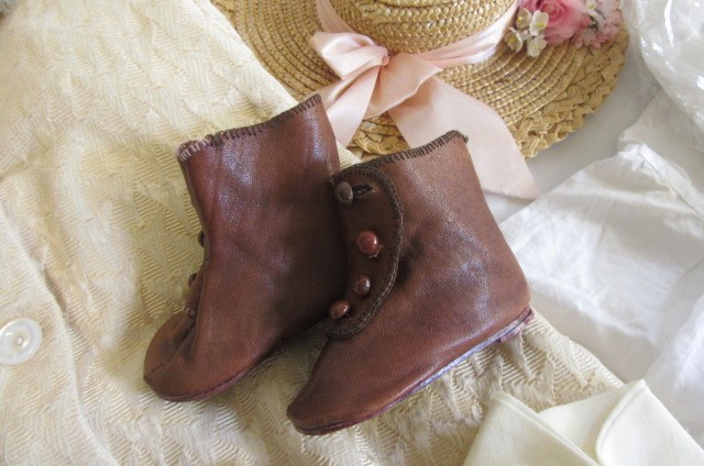 A collection of seventeen miniature dolls with bisque and celluloid examples including an S.F.B.J. Image