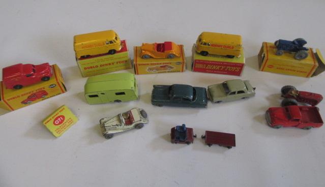 Dublo Dinky Toys vehicles comprising two 71 V.W. vans Image