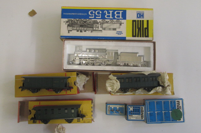 HO Gauge Trains comprising Piko Silver B.R. Class 55 (non working model) Image