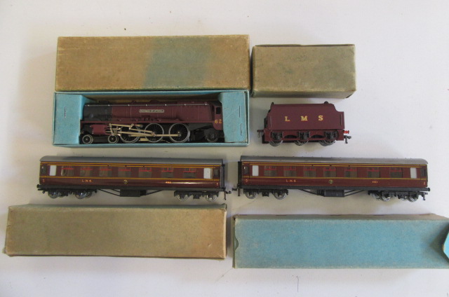 Hornby Dublo Duchess of Atholl and two L.M.S. D3 Coaches Image