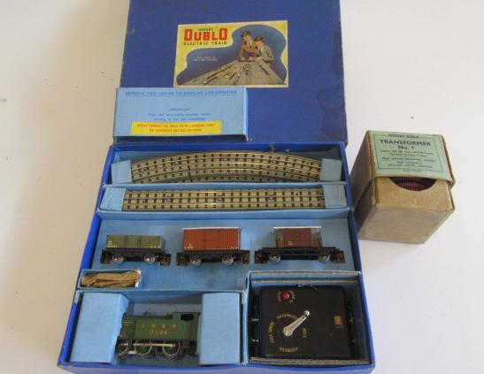 Hornby Dublo EDG7 L.N.E.R. Goods Train Set with green 0-6-2 locomotive and three goods wagons Image