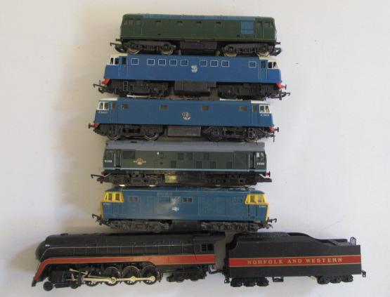 Six playworn locomotives by Triang Image