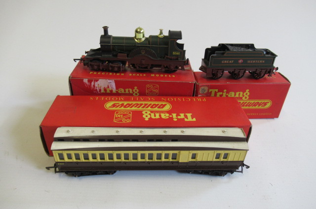 Triang Railways R354 Lord of the Isles locomotive and two R333 G.W.R. coaches Image