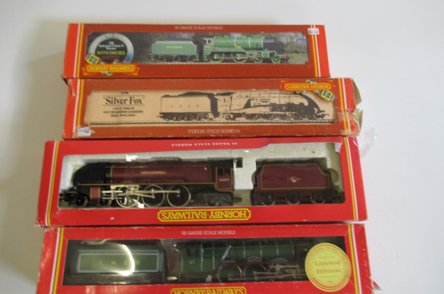 Hornby Railways R375 L.N.E.R. A3 Pretty Polly Image