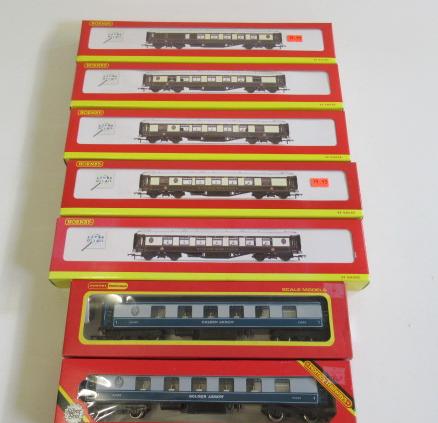 Seven Hornby Pullman coaches comprising two Golden Arrow blue Pullmans and five brown/cream Pullman Image