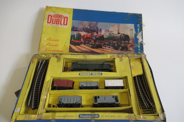 Hornby Dublo electric train set with Class 20 diesel Image
