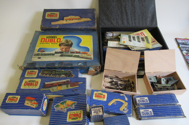 Hornby Dublo train set with three rail 2-6-4 B.R. tank locomotive and three goods wagons Image