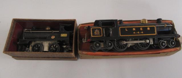 Hornby clockwork L.N.E.R. 4-4-4 Tank locomotive finished in black Image