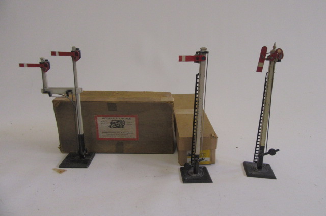 Bassett Lowke Gauge 1/0 Signals comprising Junction Signal Image