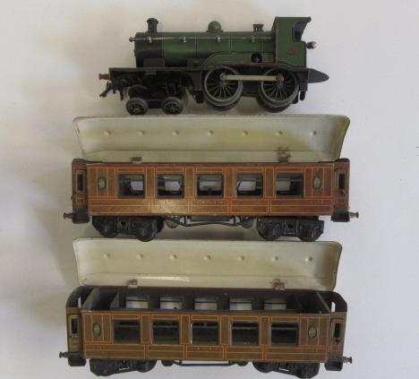 Bing Clockwork L.N.E.R. 4-4-0 locomotive Image