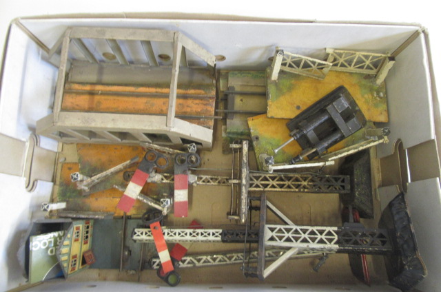 Trackside accessories in O and Gauge 1 including signals Image