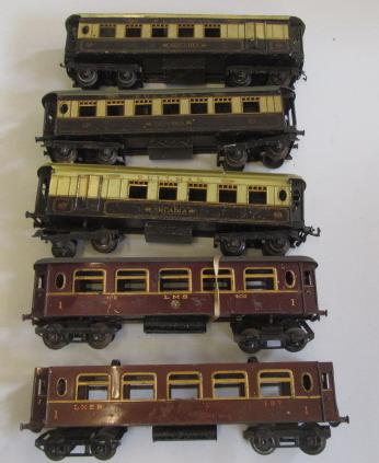 Five playworn Hornby Pullman coaches comprising three named Pullman and two L.M.S Image