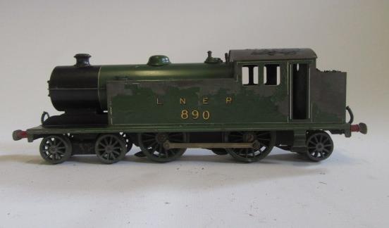 L.N.E.R. 4-4-2 three rail electric tank locomotive finished in green Image
