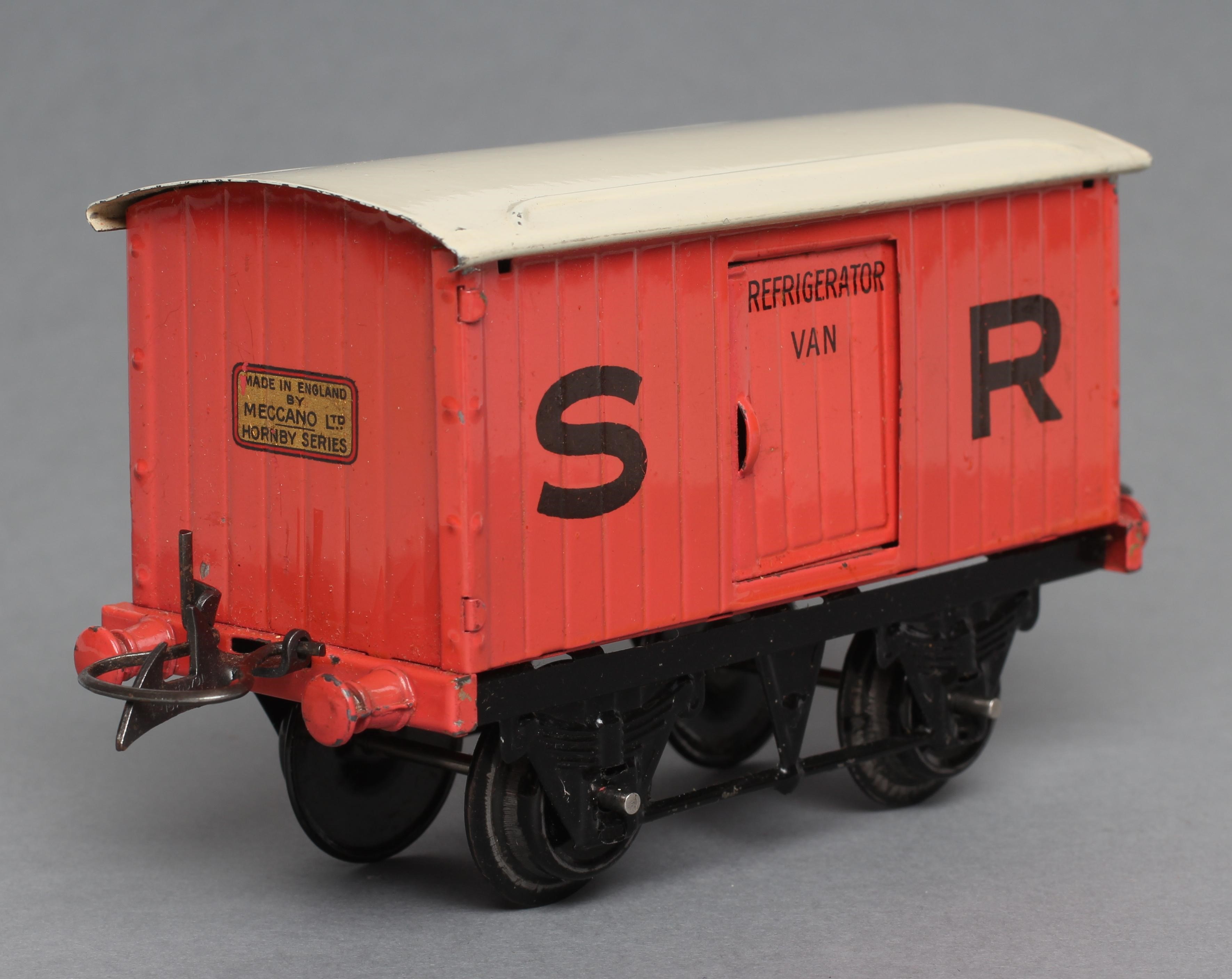 Hornby S.R. pink refrigerator van Image