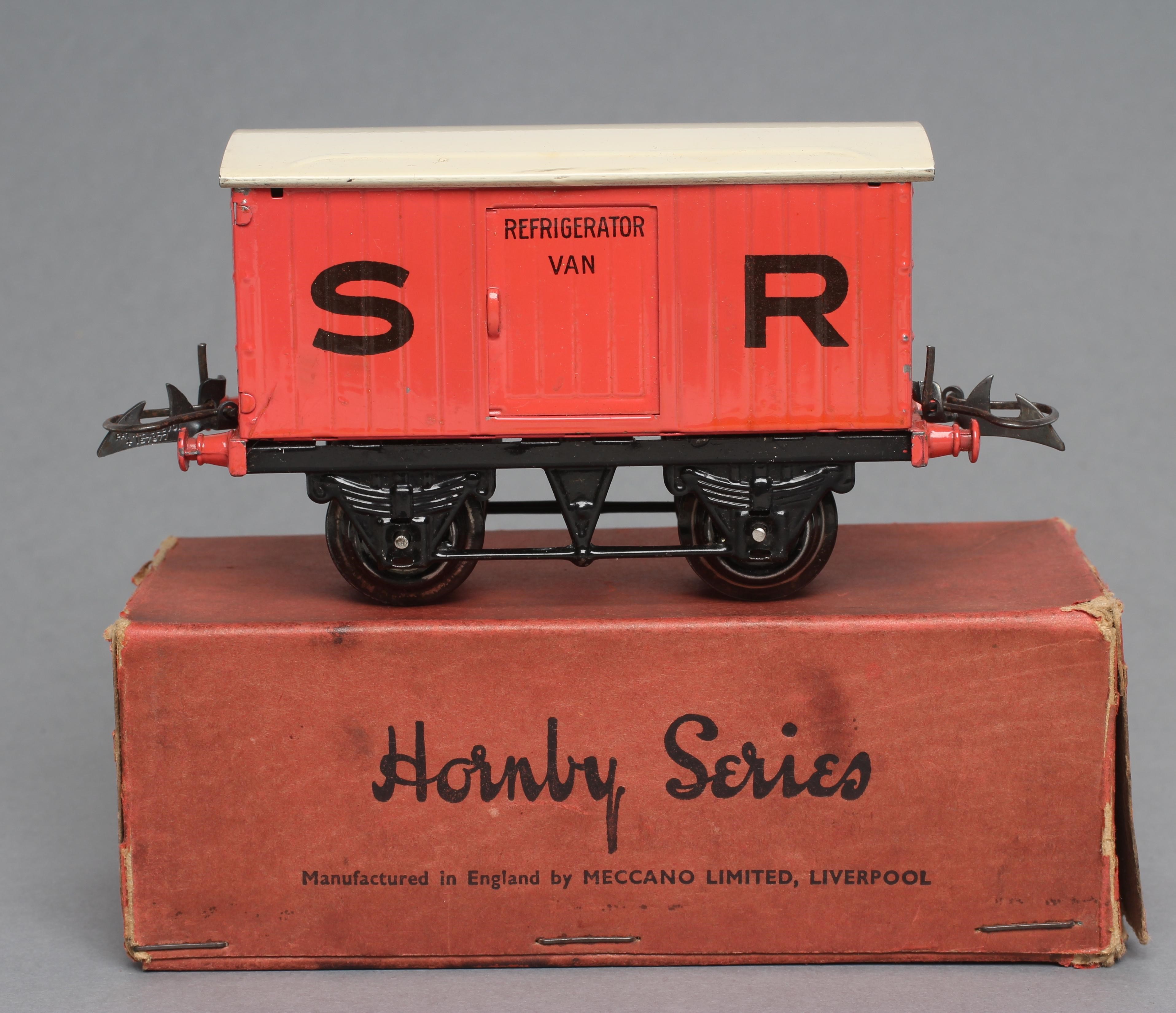 Hornby S.R. pink refrigerator van Image