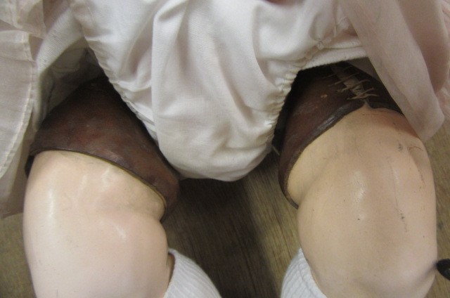 A Jutta bisque socket head crying doll Image