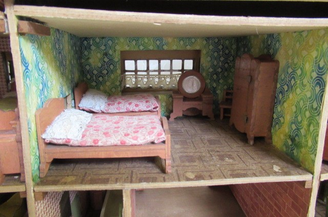 A "Georgian" dolls house by Hobbies Image