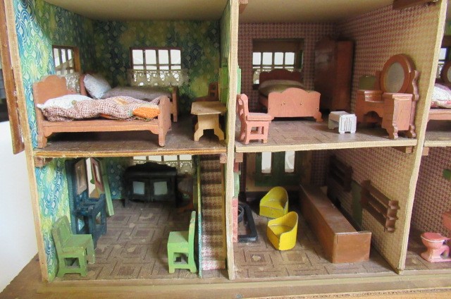 A "Georgian" dolls house by Hobbies Image