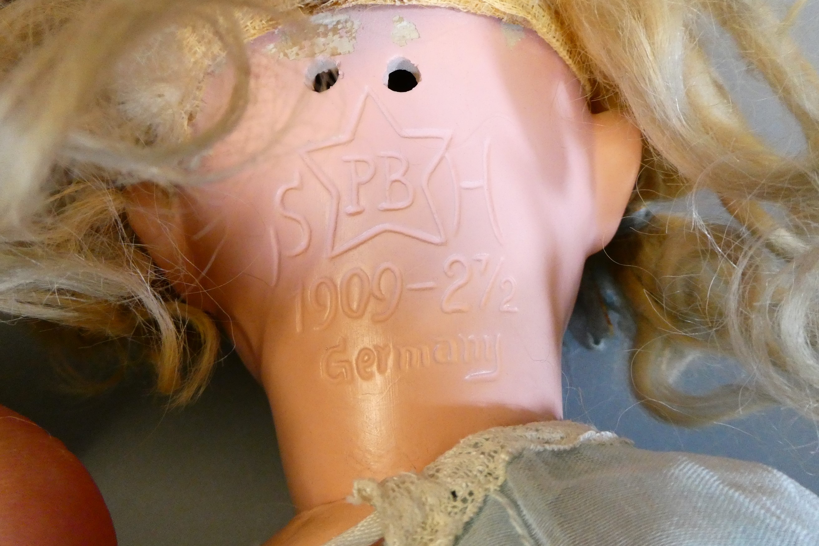 Two socket head dolls Image