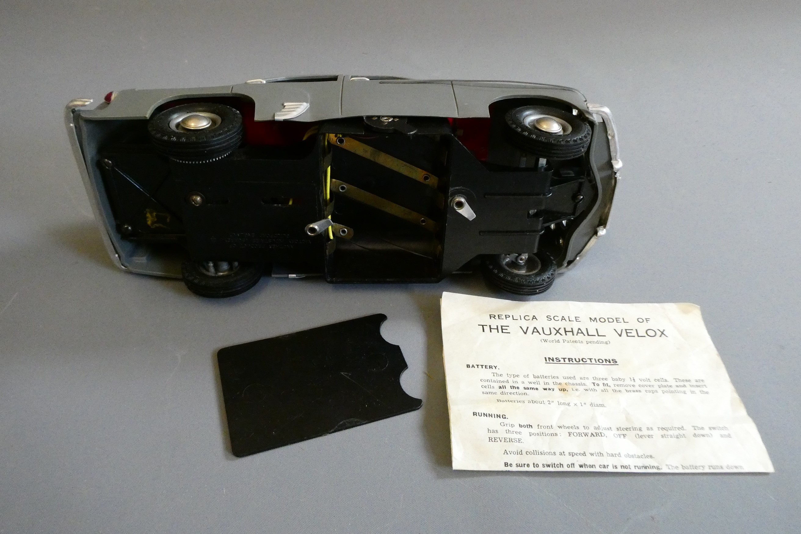 Victory models Vauxhall Velux battery operated model car, some minor warping to body, box in good Image