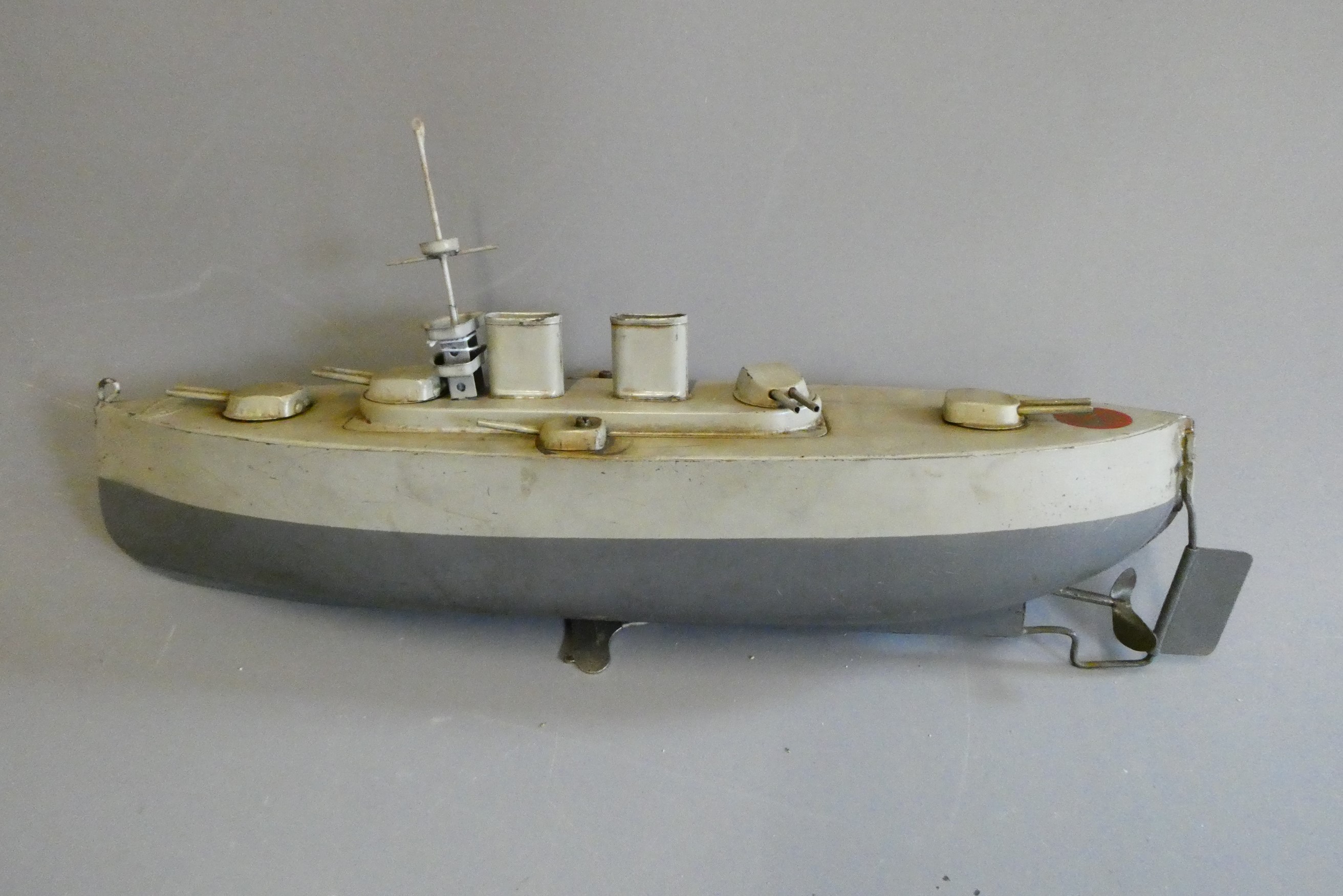 Sutcliffe model 16" clockwork battleship, some paint loss and aging, clockwork motor tested ok, Image