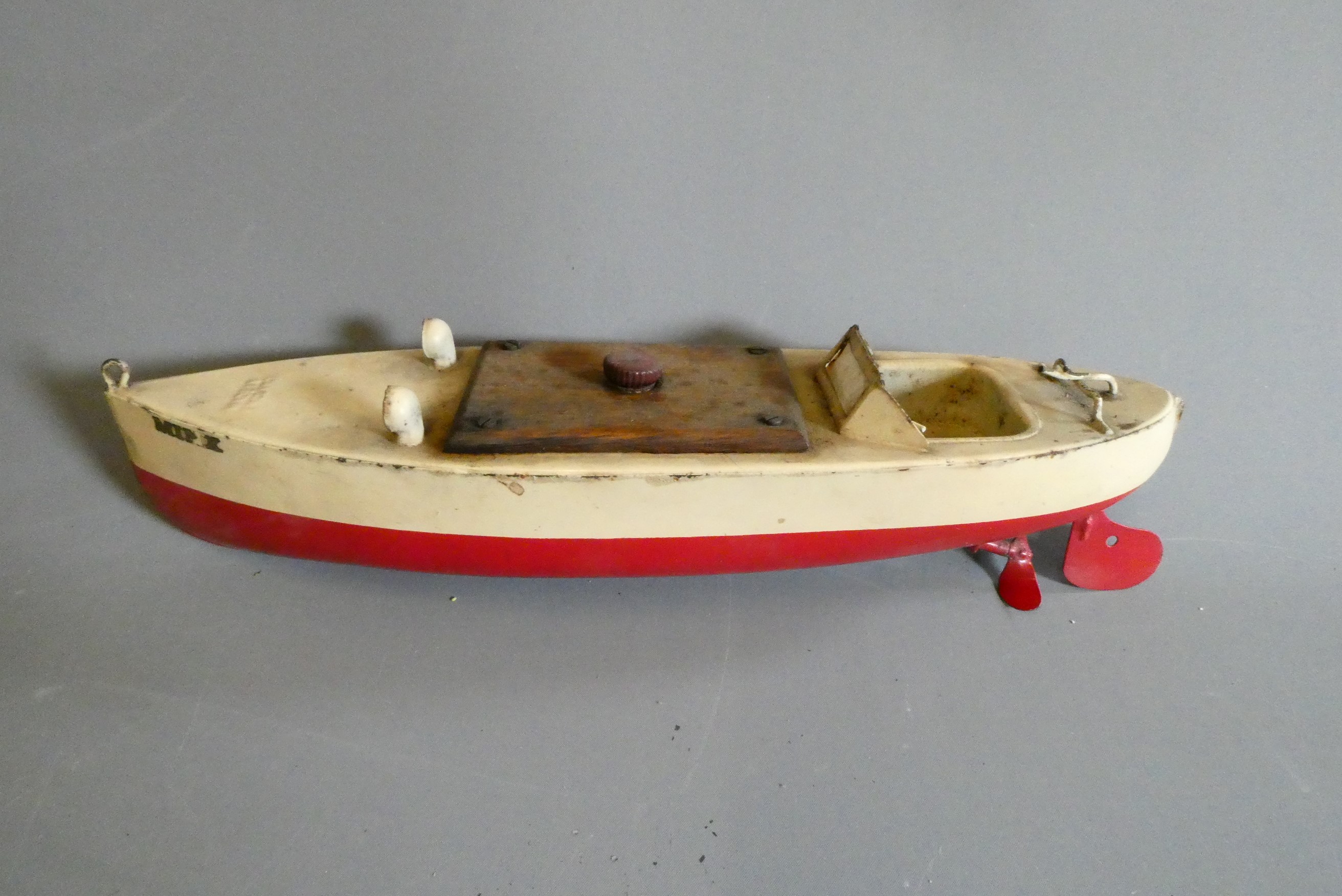 Sutcliffe Models clockwork speedboat MINX, some aging to paintwork, clockwork motor tested ok, box Image