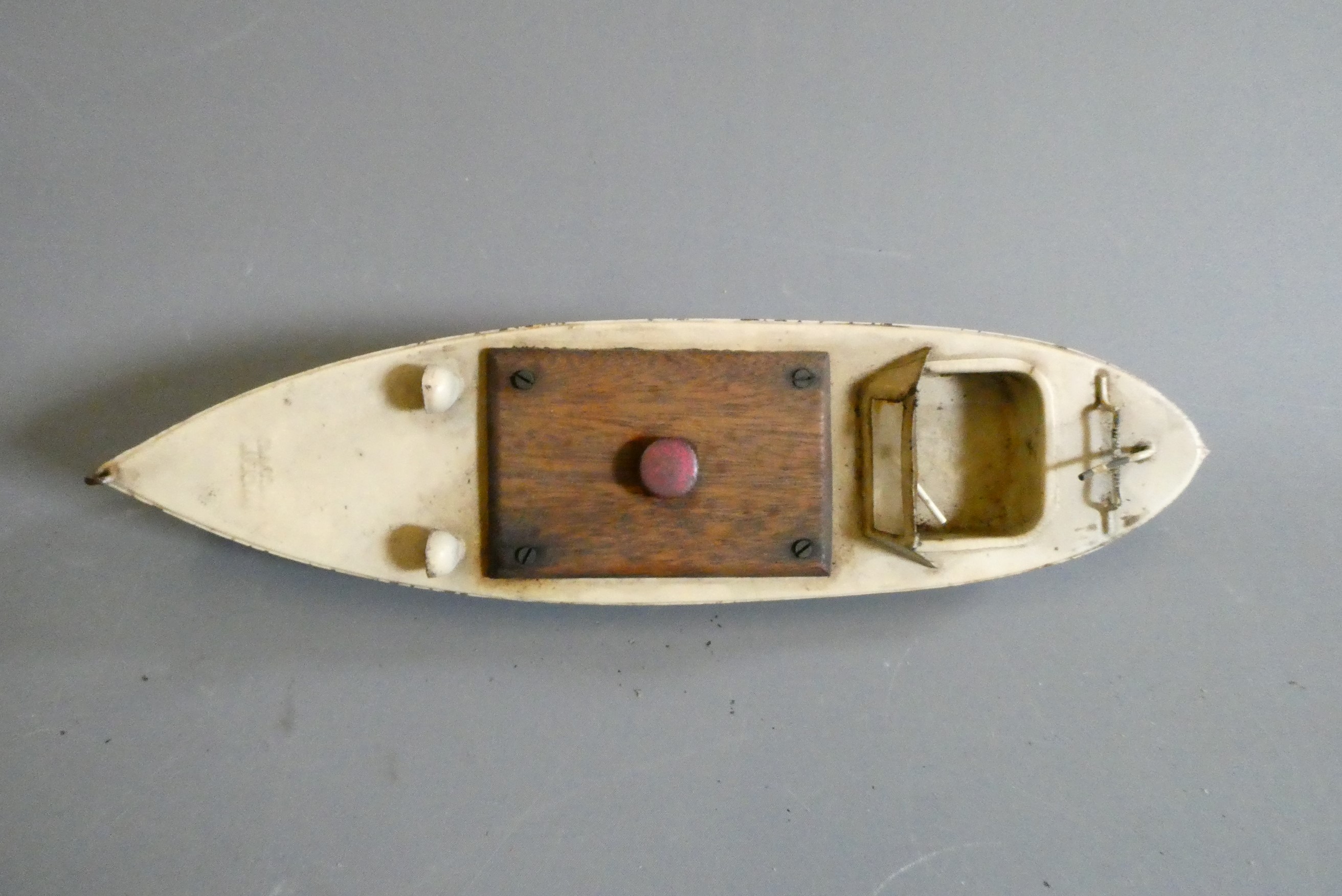 Sutcliffe Models clockwork speedboat MINX, some aging to paintwork, clockwork motor tested ok, box Image
