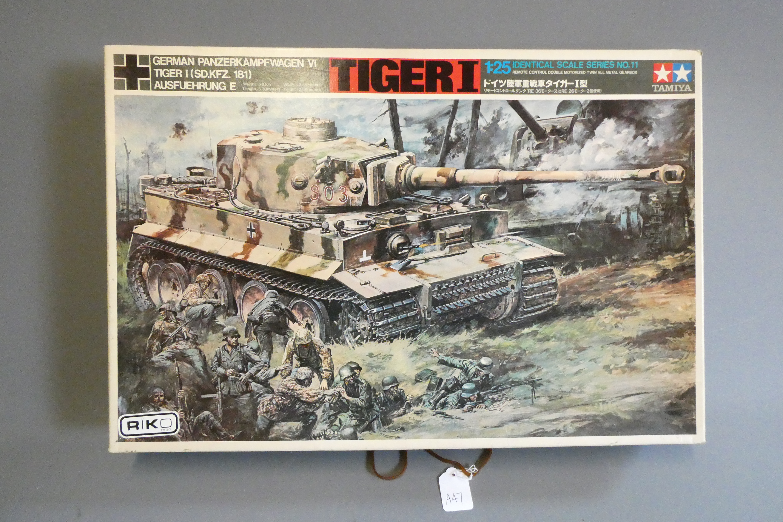 Tamiya 1:25 scale Tiger I tank kit with motors and remote control. Box excellent, contents factory Image