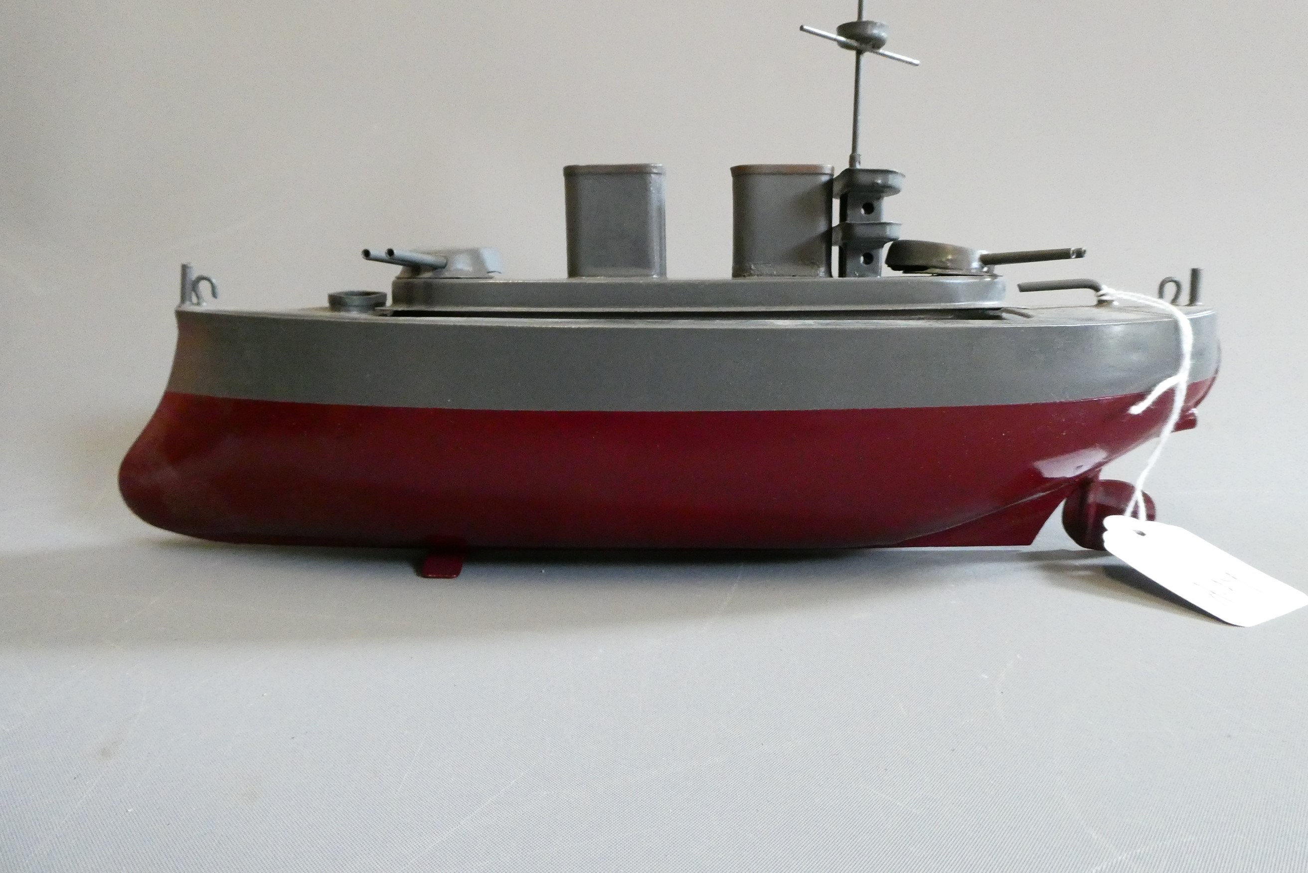 Sutcliffe model 12" Hot Air Destroyer Valiant in Grenville box. Model has been repainted, box good Image