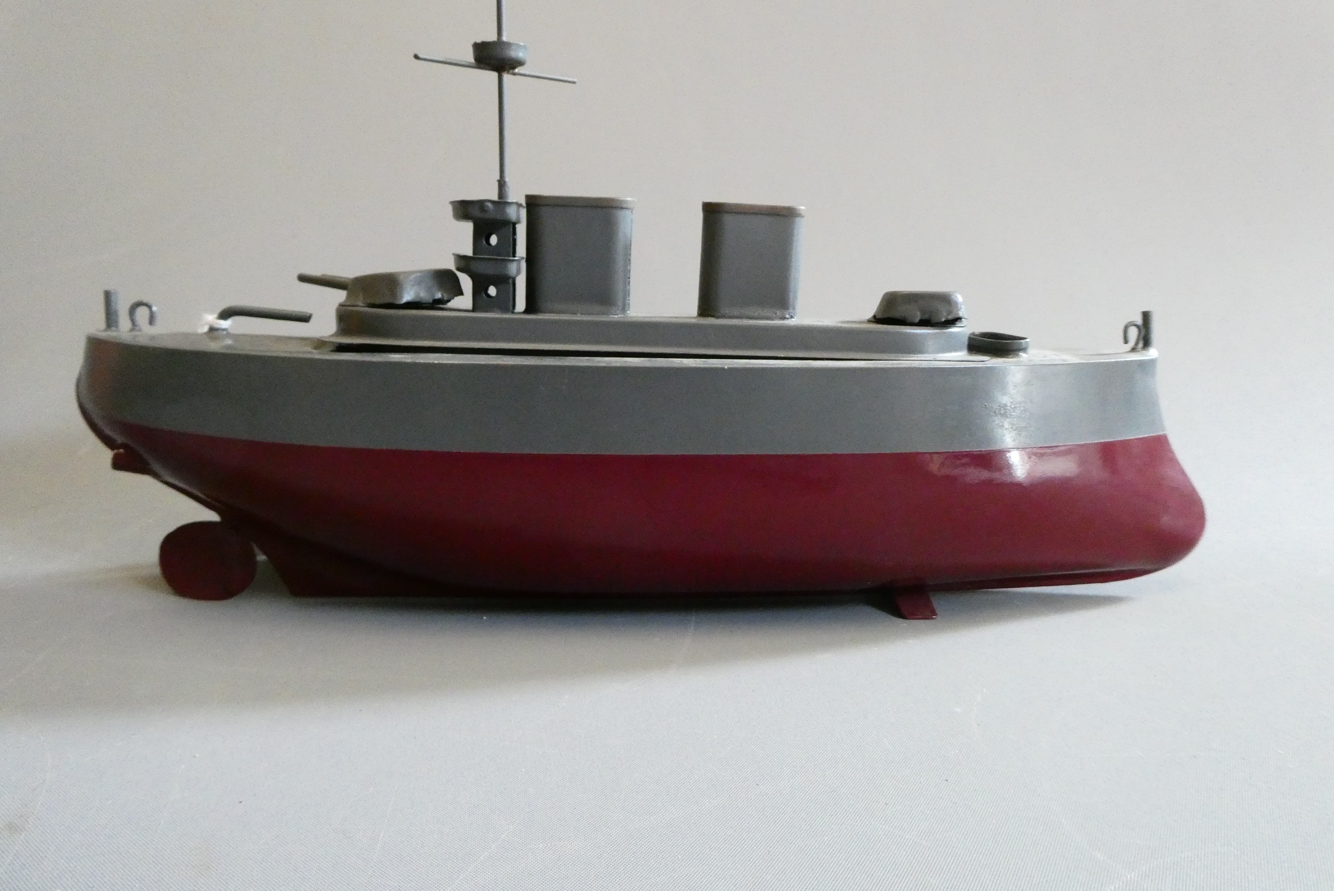 Sutcliffe model 12" Hot Air Destroyer Valiant in Grenville box. Model has been repainted, box good Image