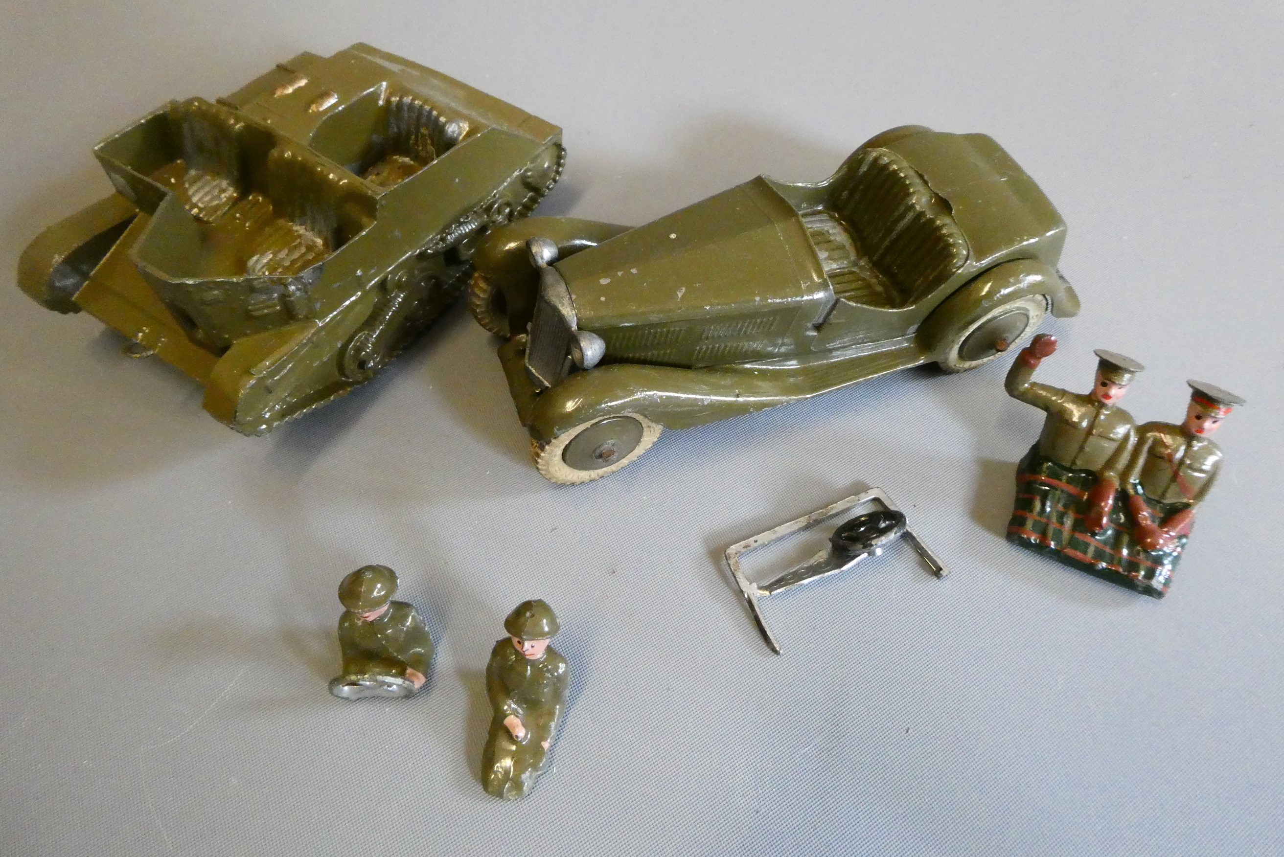 Britains 1448 army staff car and bren gun carrier (machine gunner missing), both items unboxed in Image