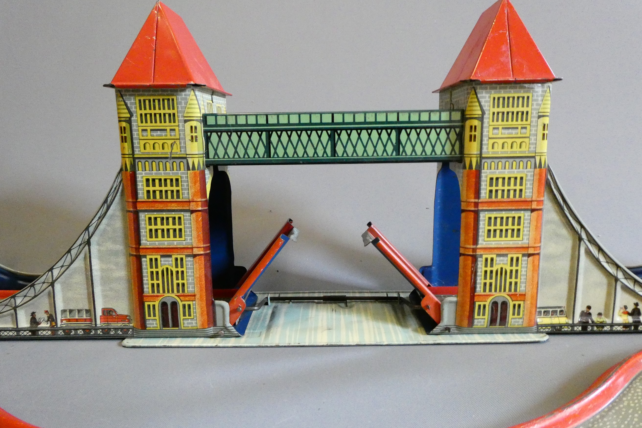 Technofix mechanical Tower Bridge litho printed clockwork track toy with circulating track sections Image