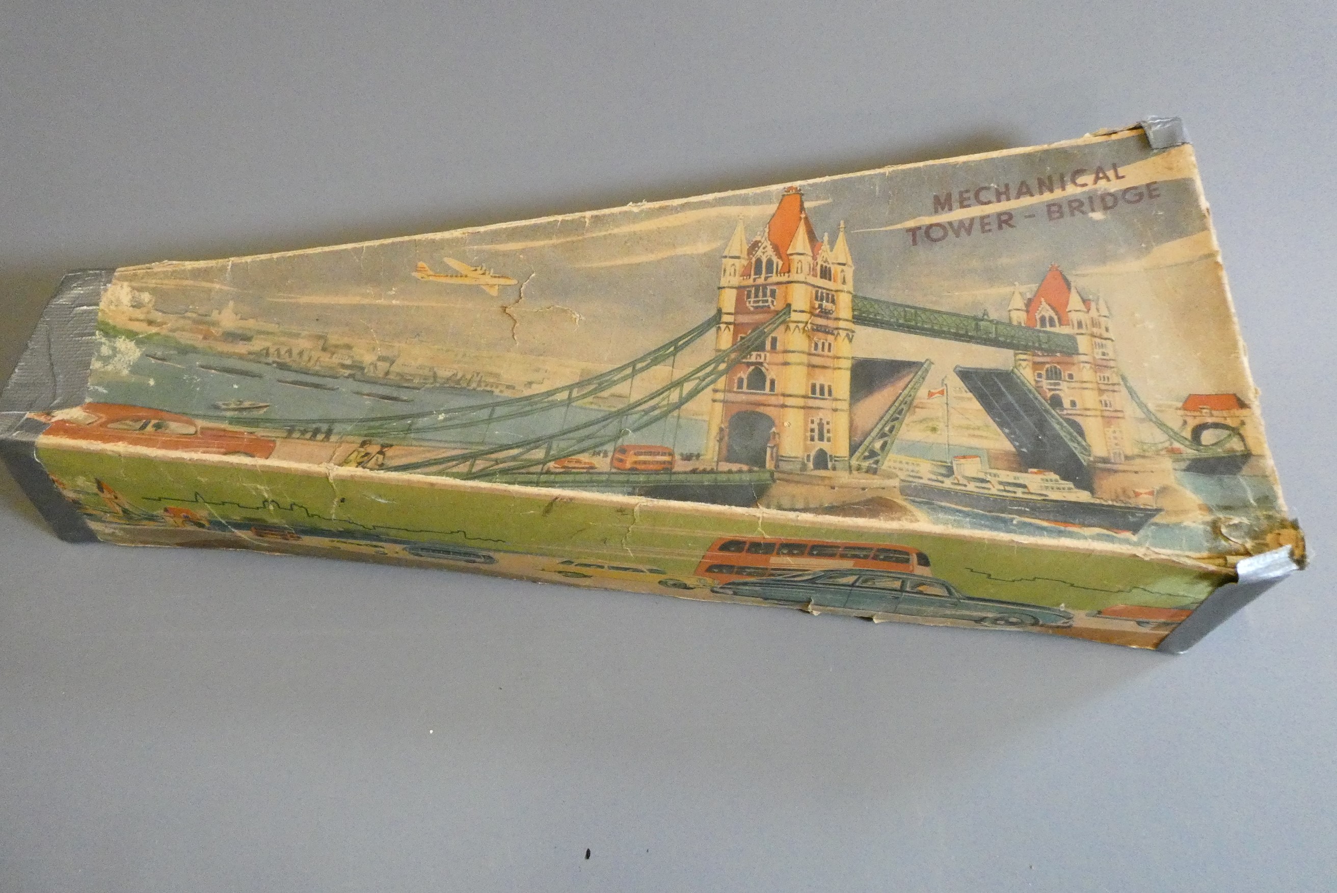 Technofix mechanical Tower Bridge litho printed clockwork track toy with circulating track sections Image