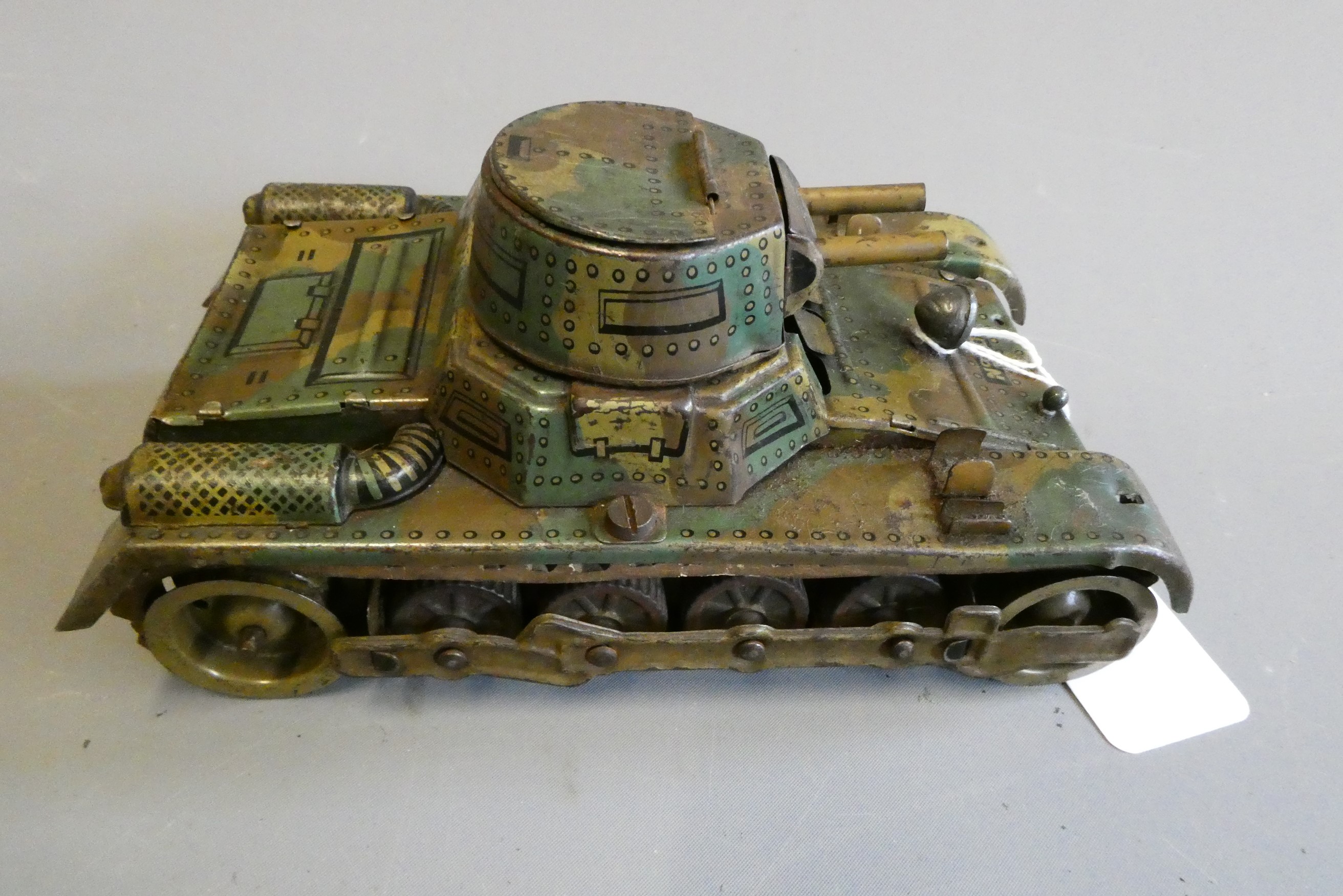Gama T60 clockwork tank Image