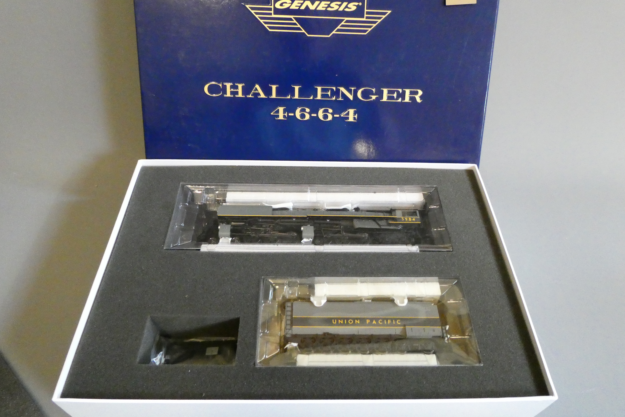 Genesis HO scale DCC Sound fitted Union Pacific Challenger locomotive in grey livery 3984. Boxed, Image