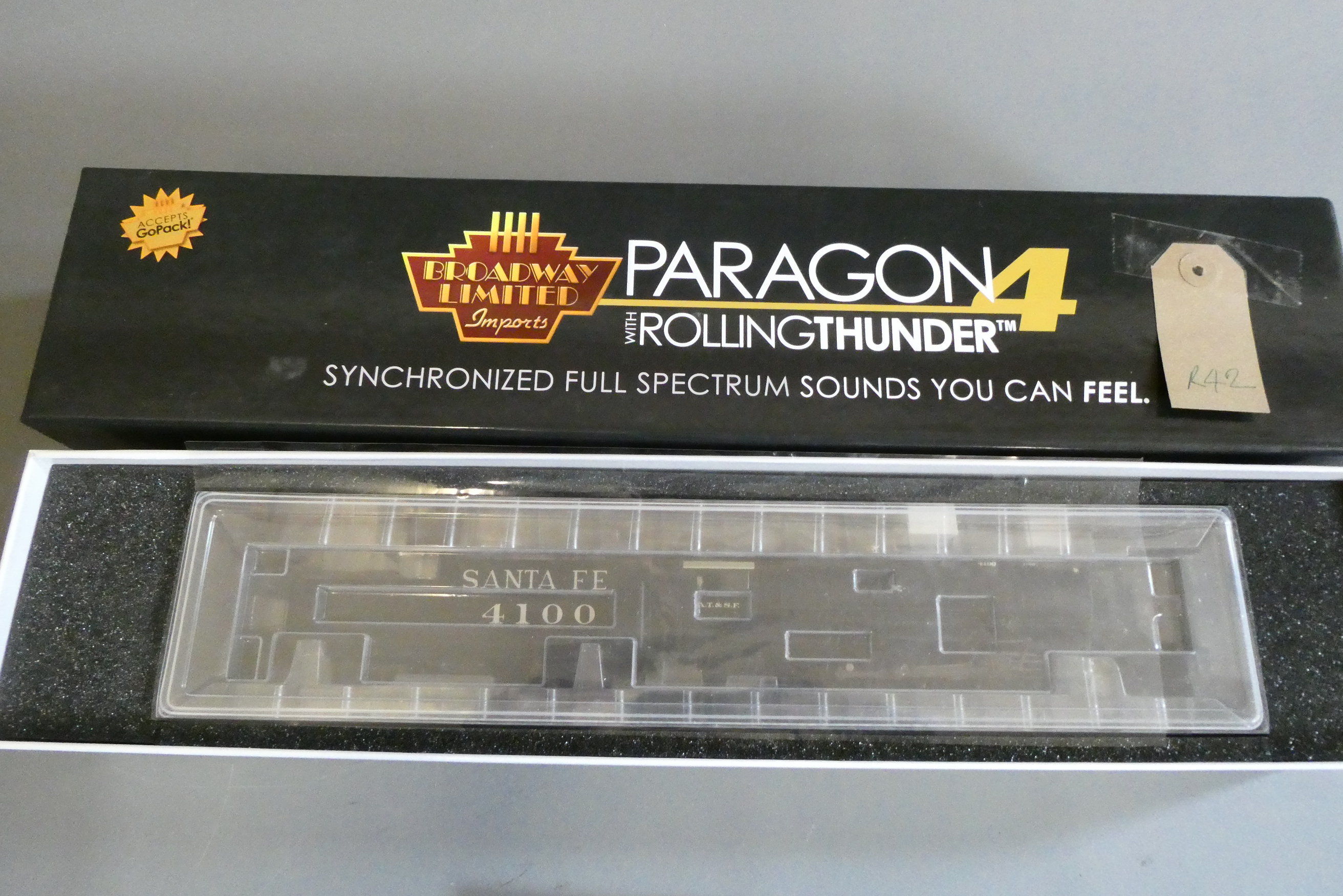 Broadway limited DCC sound fitted Santa Fe 4000 Class locomotive. Boxed, excellent (Est. plus 24% Image