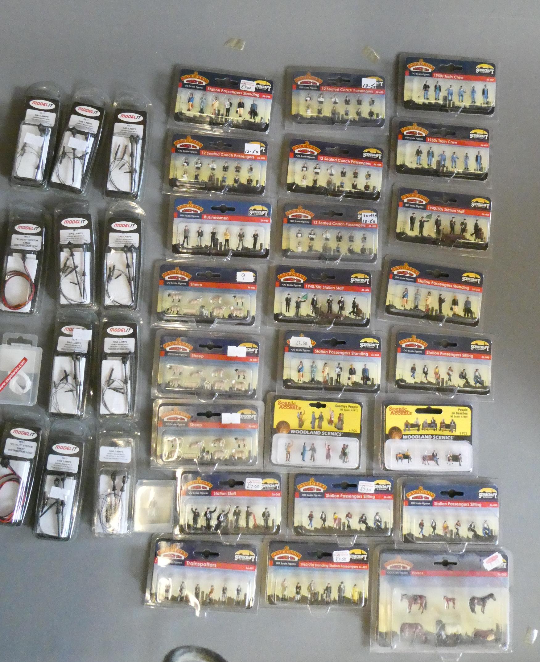 Bachmann Railway staff, civilian figures and animals together with small model gas lamps for 12 Image